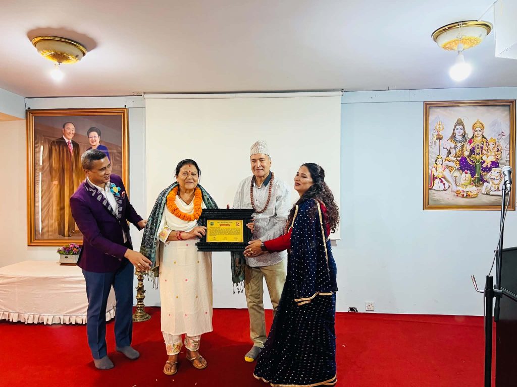 जरा फाउन्डेसनद्वारा ज्ञानु राणाको सम्मान; सावित्री गिरीको 'छाल ओढेर' माथि विमर्श सम्पन्न Att.wqknsN8sG4CuU6ESt3qlwf5GHN8wJXE5KRHco43qsCc 1024x768