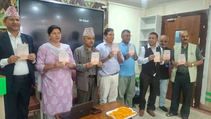 सराेजदिलुकाे 'देश खोजिरहेको मान्छे'कविता कृति लाेकार्पण Saroj Dilu 1